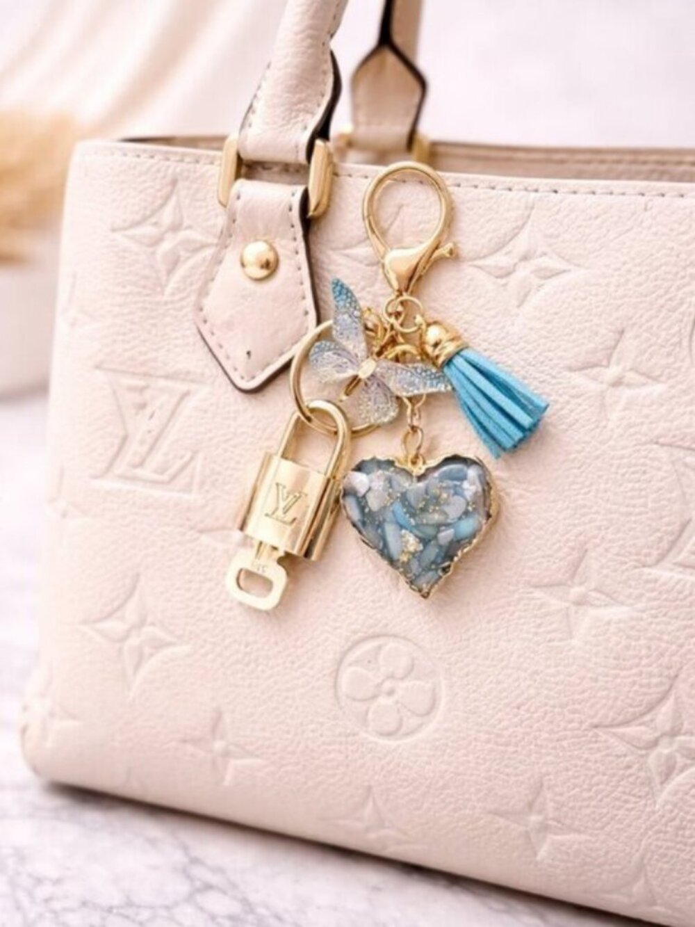 Authentic Louis Vuitton Gold Lock 🔒 Keychain Bag Unbranded Heart Charm LV - Picture 2 of 7